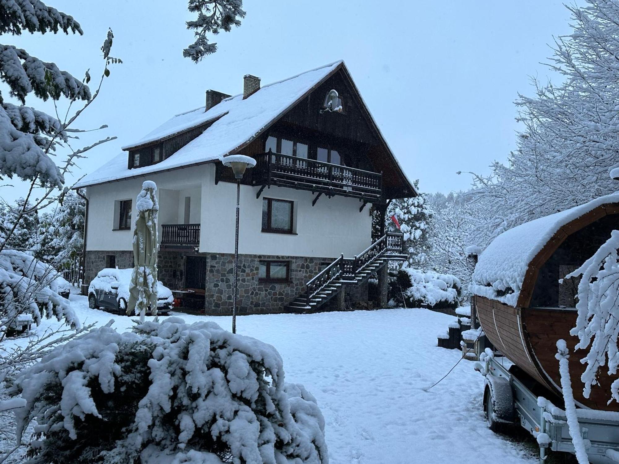 Lesniczowka Wiezyca I Domki Szymbark  Esterno foto